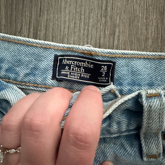 Abercrombie high rise shorts size 26 - Picture 3 of 3